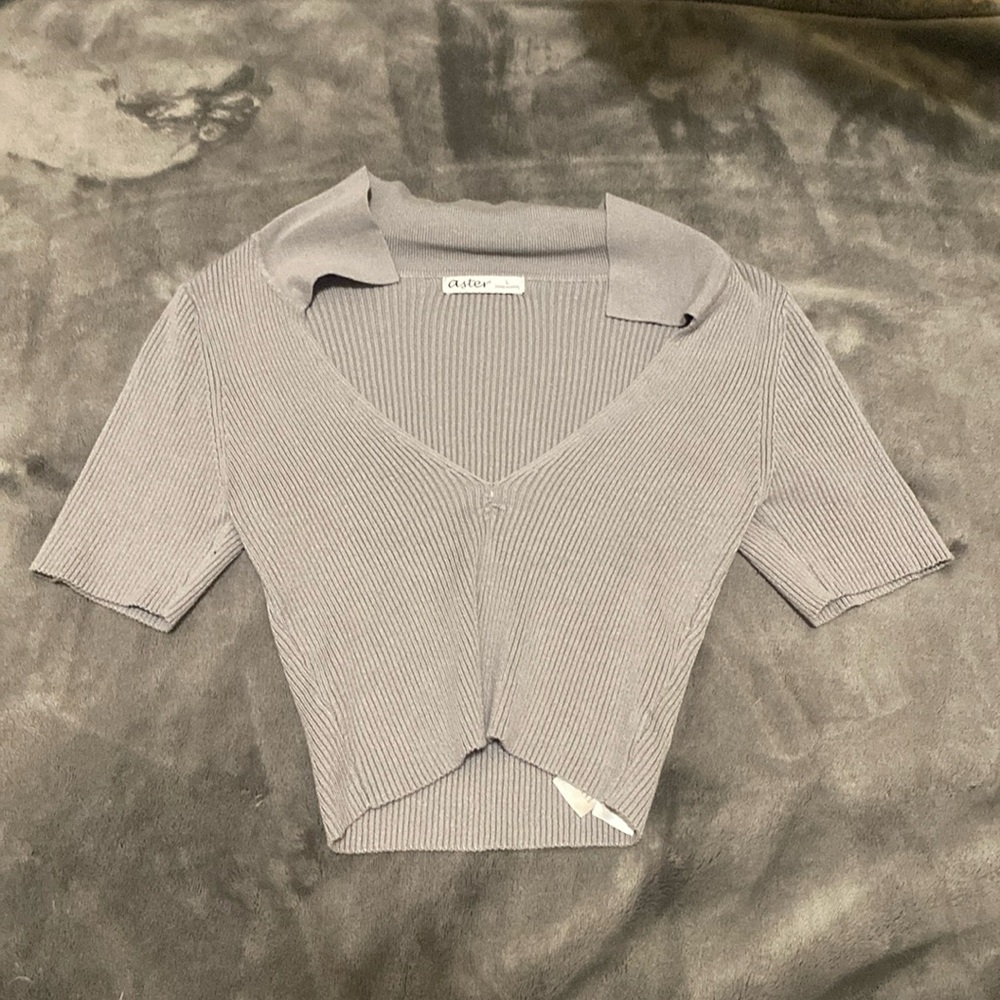 Cropped Grey Collared Short Sleeve Shirt